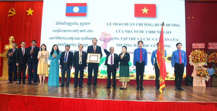 Trường ĐH Cửu Long nhận phần thưởng cao quý từ Lào - Ảnh 3.