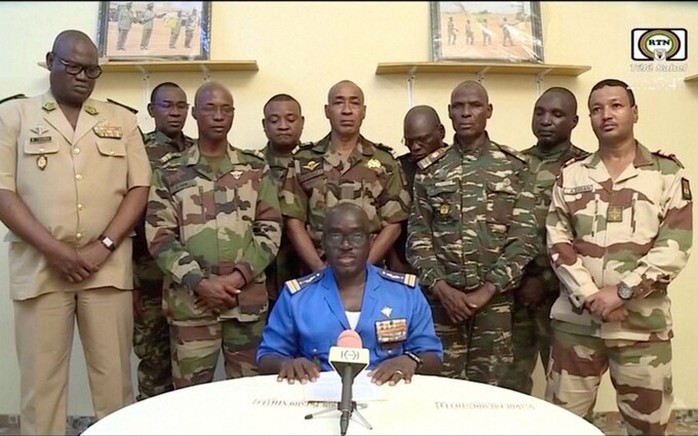 Niger hỗn loạn vì đảo chính, tổng thống bị bắt giữ - Ảnh 1.