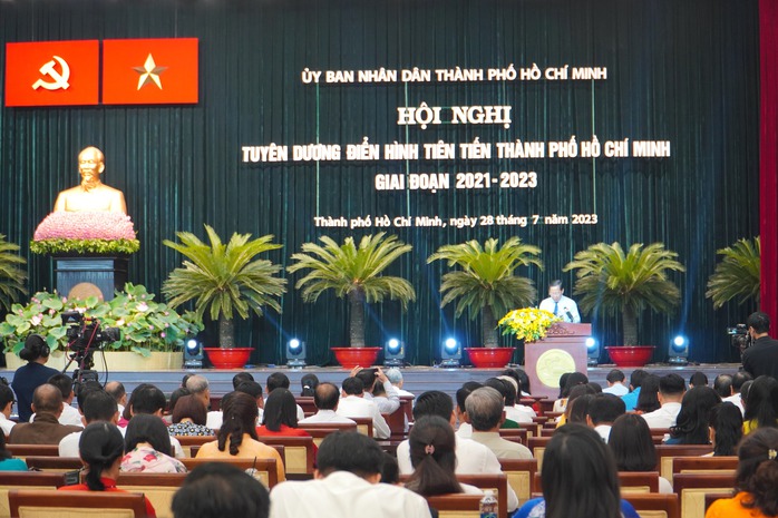 TP HCM: Tuyên dương 142 gương điển hình tiên tiến - Ảnh 1.