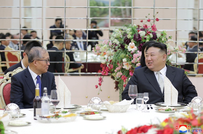 Ông Kim Jong-un mở tiệc đãi đoàn Trung Quốc, đưa ra cam kết mới - Ảnh 1.