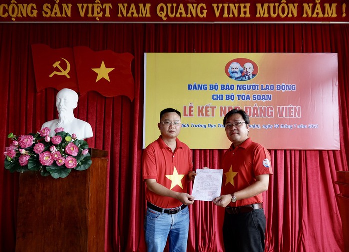 Báo Người Lao Động về nguồn, dâng hương tưởng niệm Chủ tịch Hồ Chí Minh tại Bình Thuận - Ảnh 5.