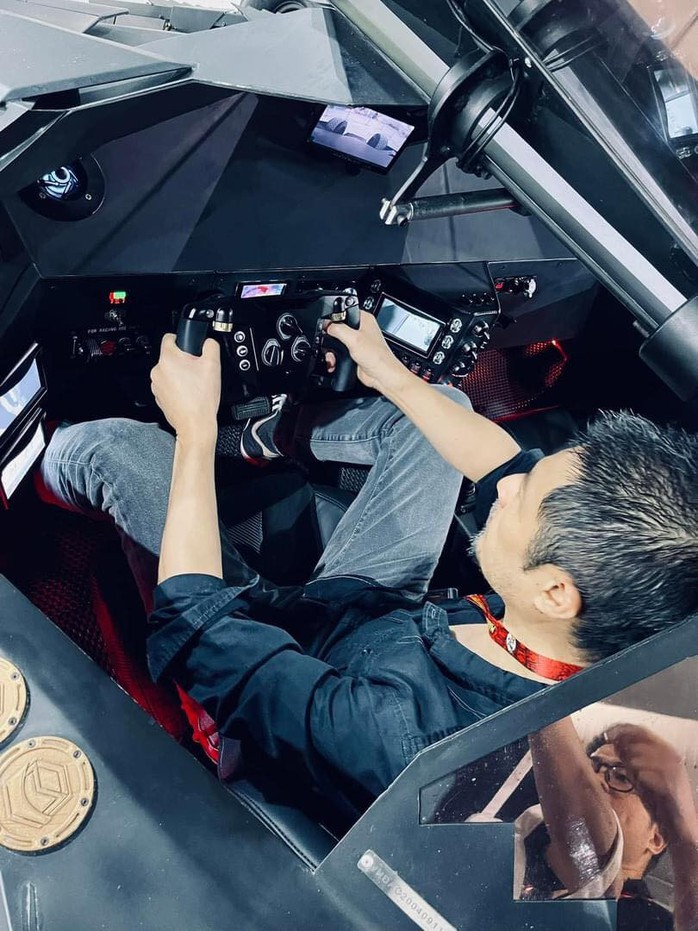 Charlie Nguyễn lái siêu xe Batman siêu ngầu - Ảnh 5.
