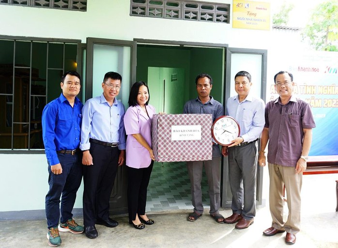 Khatoco bàn giao 4 căn nhà tình nghĩa cho hộ nghèo xã Khánh Hiệp - Ảnh 5. Khatoco bàn giao 4 căn nhà tình nghĩa cho hộ nghèo xã Khánh Hiệp - Ảnh 5.