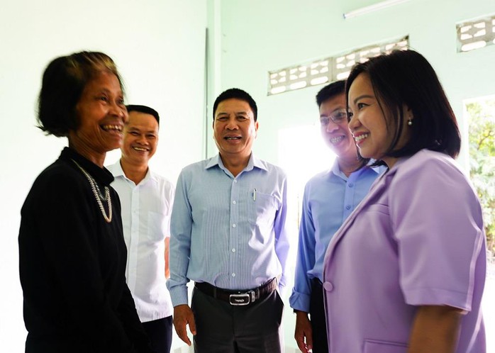 Khatoco bàn giao 4 căn nhà tình nghĩa cho hộ nghèo xã Khánh Hiệp - Ảnh 6. Khatoco bàn giao 4 căn nhà tình nghĩa cho hộ nghèo xã Khánh Hiệp - Ảnh 6.