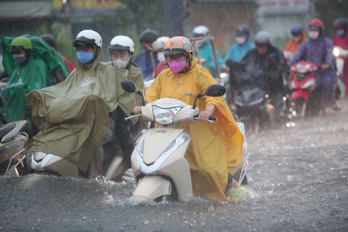 Thời tiết hôm nay: Nam Bộ tiếp tục mưa rất to  - Ảnh 1.