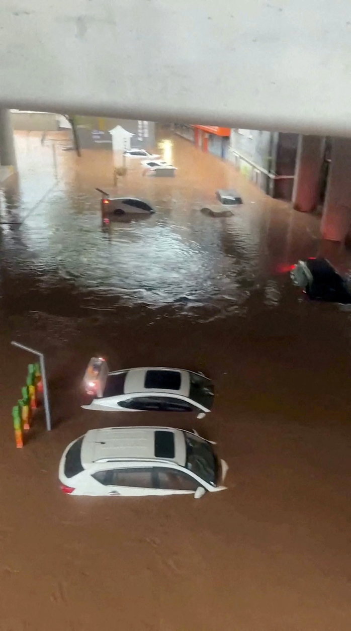 Chủ tịch Trung Quốc cảnh báo  nghiêm trọng về lũ lụt trong nước - Ảnh 4.