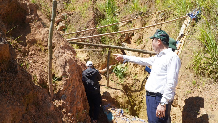 Phó Chủ tịch tỉnh thị sát, kết luận sự thật việc khai thác vàng trái phép trong rừng sâu - Ảnh 2.