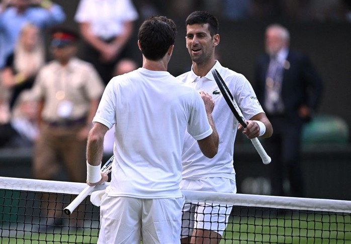 Djokovic thiết lập cột mốc mới, cân bằng thành tích với Federer và Serena - Ảnh 2.