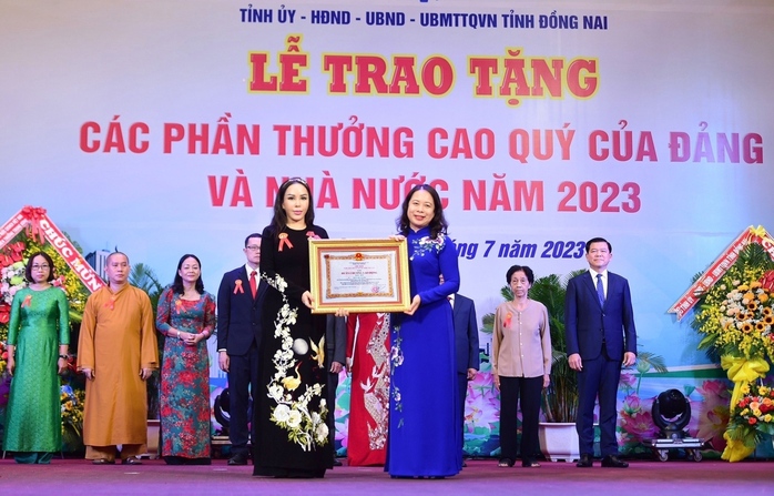 PCT Tập đoàn KN Holdings được tặng Huân chương Lao động hạng Nhất - Ảnh 3. PCT Tập đoàn KN Holdings được tặng Huân chương Lao động hạng Nhất - Ảnh 3.