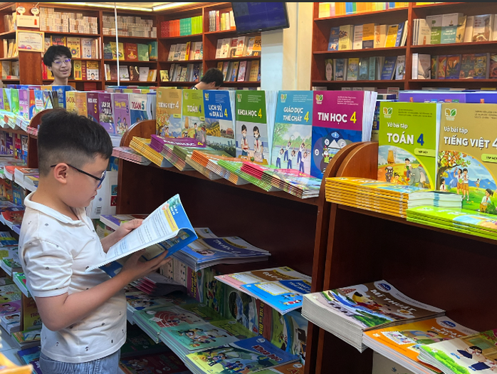 SGK của NXB Giáo dục Việt Nam đã có mặt tại các cửa hàng thuộc hệ thống trên toàn quốc - Ảnh 1.