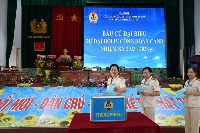 Thượng tá Huỳnh Thị Lê làm Chủ tịch Công đoàn công an TP Cần Thơ - Ảnh 4.