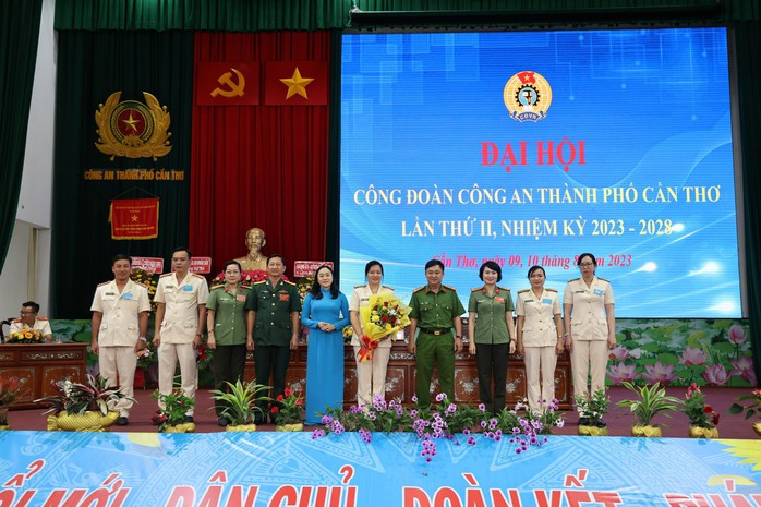 Thượng tá Huỳnh Thị Lê làm Chủ tịch Công đoàn công an TP Cần Thơ - Ảnh 1.