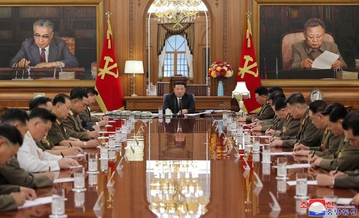 Ông Kim Jong-un cách chức tổng tham mưu trưởng quân đội - Ảnh 1.