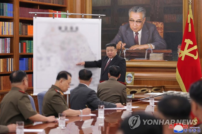 Ông Kim Jong-un cách chức tổng tham mưu trưởng quân đội - Ảnh 2.