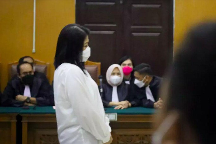 Tòa án Indonesia gây tranh cãi vì hủy án tử hình cựu tướng cảnh sát - Ảnh 2.