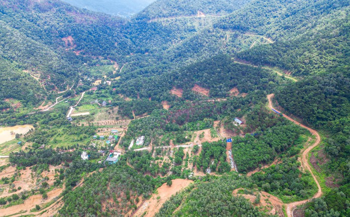 CLIP: Cận cảnh các công trình băm nát đất rừng Sóc Sơn sắp bị cưỡng chế - Ảnh 2.