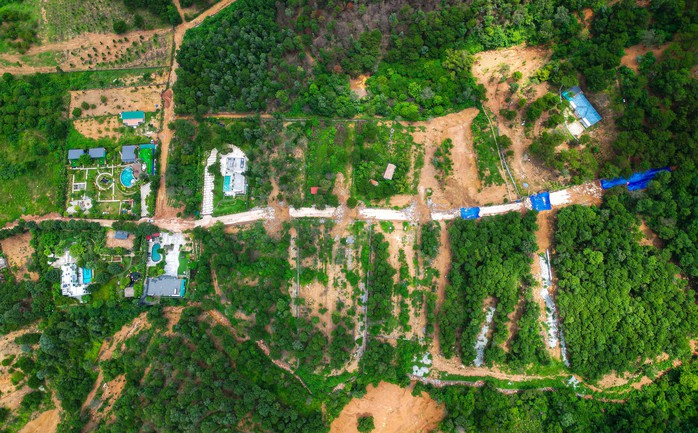 CLIP: Cận cảnh các công trình băm nát đất rừng Sóc Sơn sắp bị cưỡng chế - Ảnh 3.
