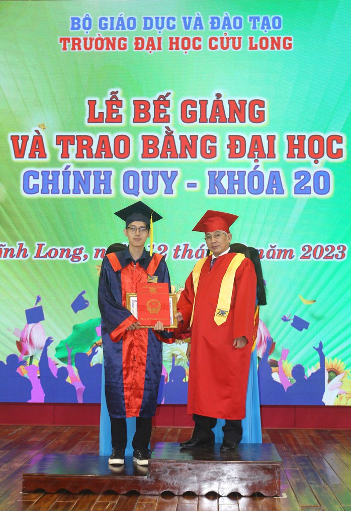 Trường ĐH Cửu Long trao bằng tốt nghiệp cho 125 tân kỹ sư đại học chính quy - Ảnh 5.