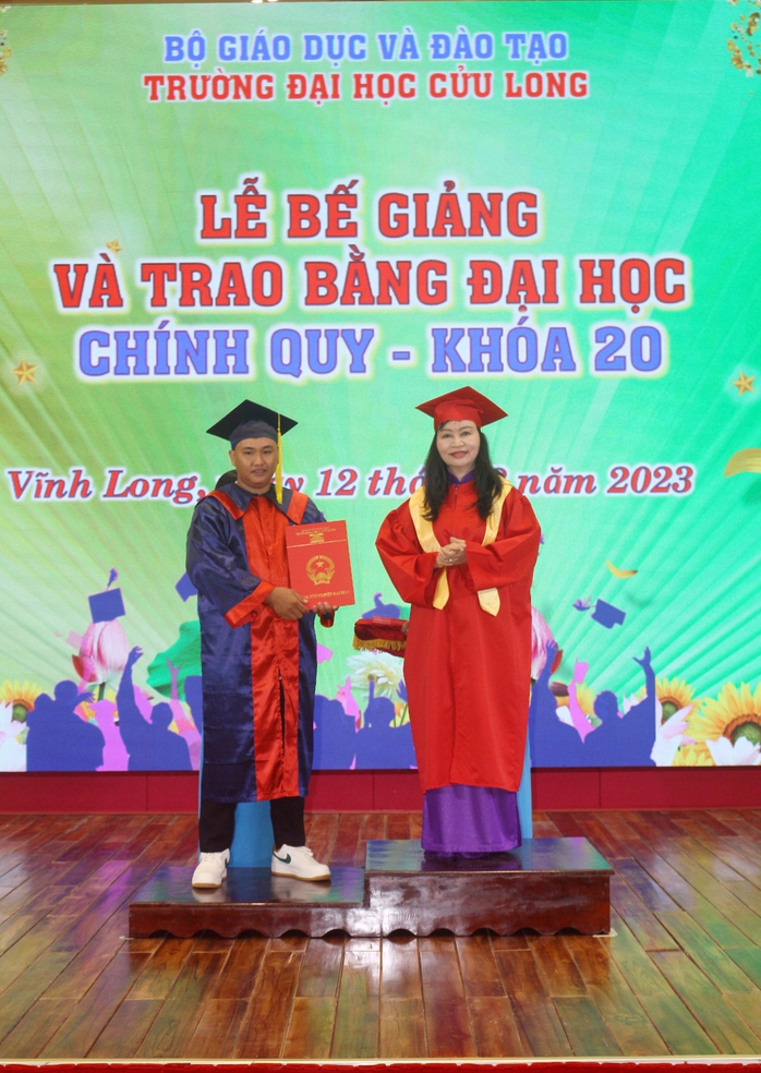 Trường ĐH Cửu Long trao bằng tốt nghiệp cho 125 tân kỹ sư đại học chính quy - Ảnh 6.