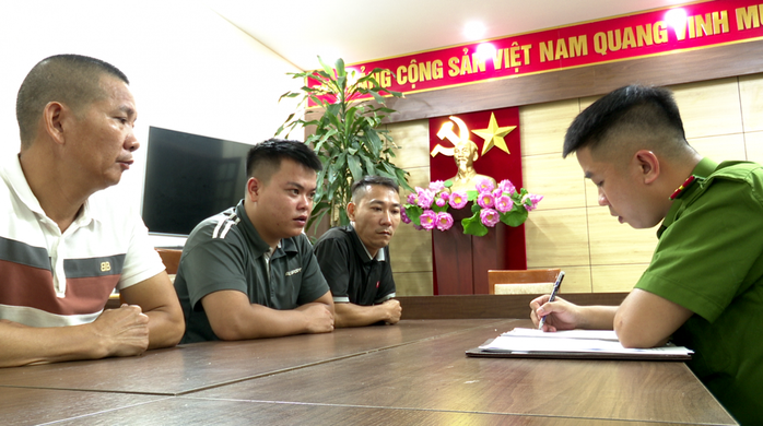 Thiếu tướng Đinh Văn Nơi chỉ đạo điều tra nhóm hành hung, ném mắm tôm vào xe khách - Ảnh 1.