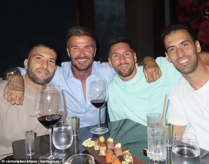 Bữa ăn tối của gia đình Messi, Beckham gián đoạn với một người khách bị thương - Ảnh 5.