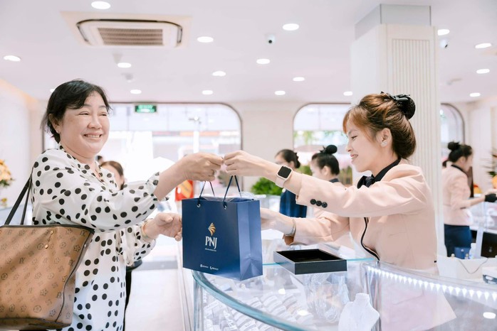 PNJ nằm trong Top 100 Thương hiệu giá trị nhất Việt Nam - Ảnh 4. PNJ nằm trong Top 100 Thương hiệu giá trị nhất Việt Nam - Ảnh 4.