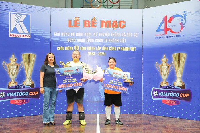 Bế mạc Giải bóng đá mini nam nữ truyền thống và Cup 40+ Khatoco - Ảnh 8. Bế mạc Giải bóng đá mini nam nữ truyền thống và Cup 40+ Khatoco - Ảnh 8.