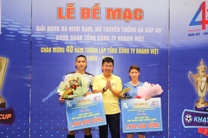 Bế mạc Giải bóng đá mini nam nữ truyền thống và Cup 40+ Khatoco - Ảnh 9. Bế mạc Giải bóng đá mini nam nữ truyền thống và Cup 40+ Khatoco - Ảnh 9.