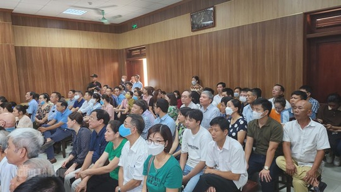 Hội trường kín người theo dõi xét xử cựu Giám đốc Sở GD-ĐT tỉnh Thanh Hóa - Ảnh 5.