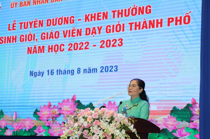 TP HCM tuyên dương 458 học sinh, giáo viên giỏi - Ảnh 2.