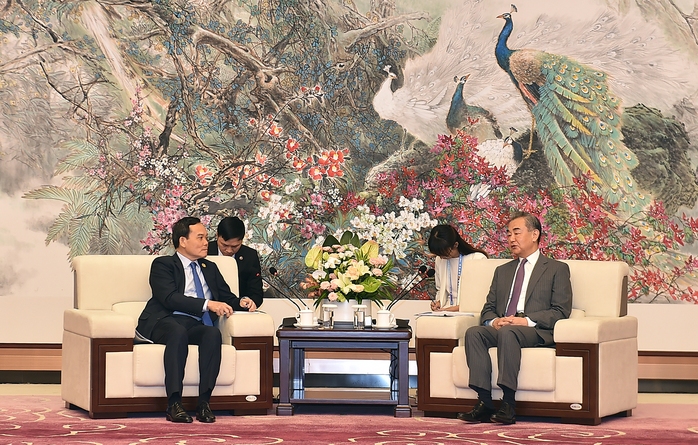 Phó Thủ tướng Trần Lưu Quang hội kiến Ngoại trưởng Vương Nghị - Ảnh 4.