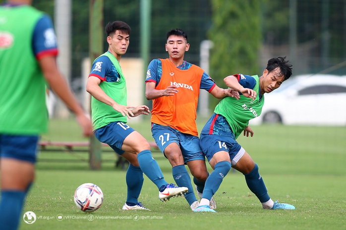U23 Việt Nam có thêm lợi thế khi Lào hòa Philippines - Ảnh 1.