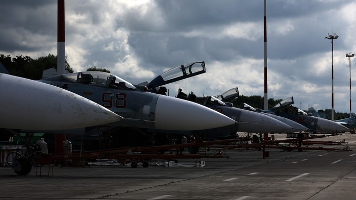 Căn cứ không quân Nga bị tấn công bằng UAV đầy thuốc nổ - Ảnh 1.