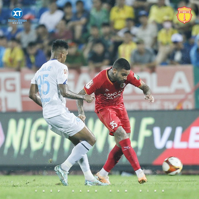 Thắng ở phút bù giờ, Công an Hà Nội trở lại ngôi đầu V-League 2023 - Ảnh 3.