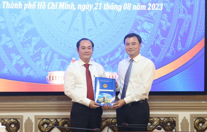 TP HCM: Bình Chánh và Hóc Môn có thêm Phó Chủ tịch UBND - Ảnh 2.