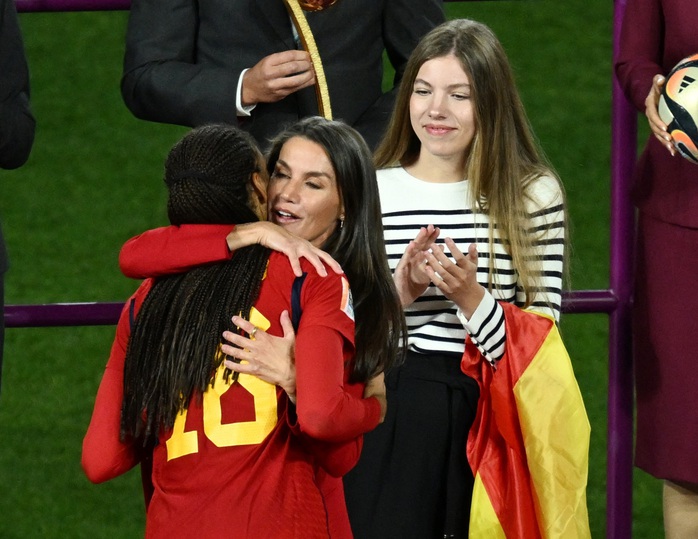 Người hùng trận chung kết World Cup ghi bàn giữa hung tin cha mất - Ảnh 8. Người hùng trận chung kết World Cup ghi bàn giữa tỷ lệ cá cược kèo nhà cái mất - Ảnh 8.