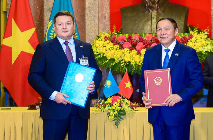 Việt Nam - Kazakhstan ký hiệp định về miễn thị thực - Ảnh 6.