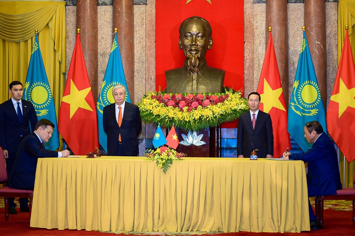 Việt Nam - Kazakhstan ký hiệp định về miễn thị thực - Ảnh 5.