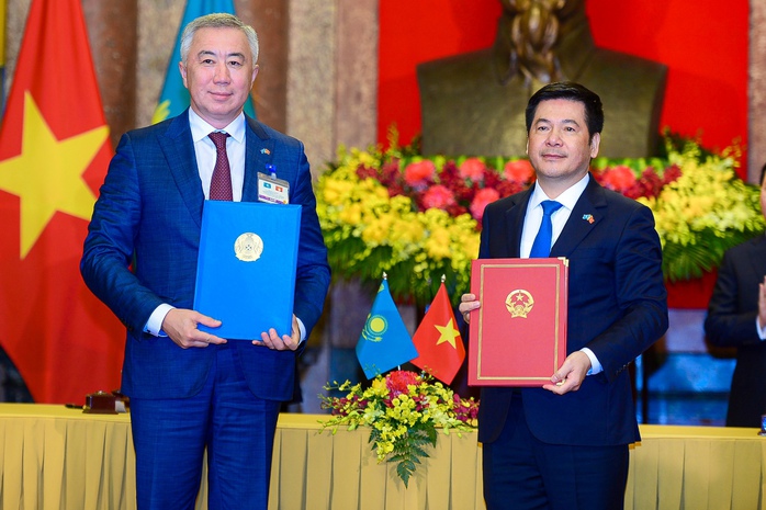 Việt Nam - Kazakhstan ký hiệp định về miễn thị thực - Ảnh 7.
