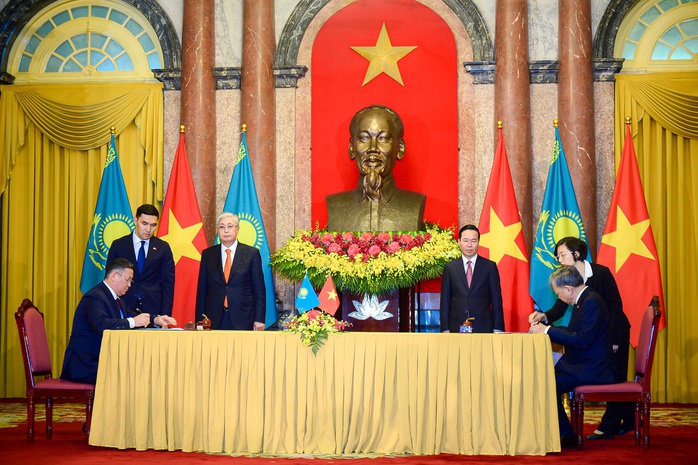 Việt Nam - Kazakhstan ký hiệp định về miễn thị thực - Ảnh 2.