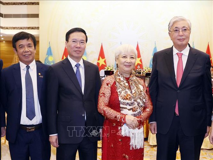 Tổng thống Kazakhstan gặp lại bạn đồng niên trong chiêu đãi do Chủ tịch nước chủ trì - Ảnh 5.