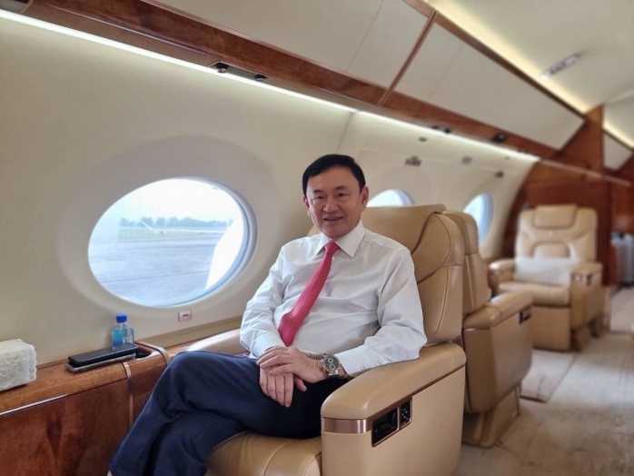 Bà Yingluck đăng ảnh chia tay cựu Thủ tướng Thaksin Shinawatra - Ảnh 1.