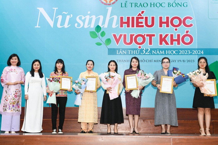 Him Lam Land chung tay ủng hộ Quỹ học bổng “Nữ sinh hiếu học vượt khó” - Ảnh 2. Him Lam Land chung tay ủng hộ Quỹ học bổng “Nữ sinh hiếu học vượt khó” - Ảnh 2.