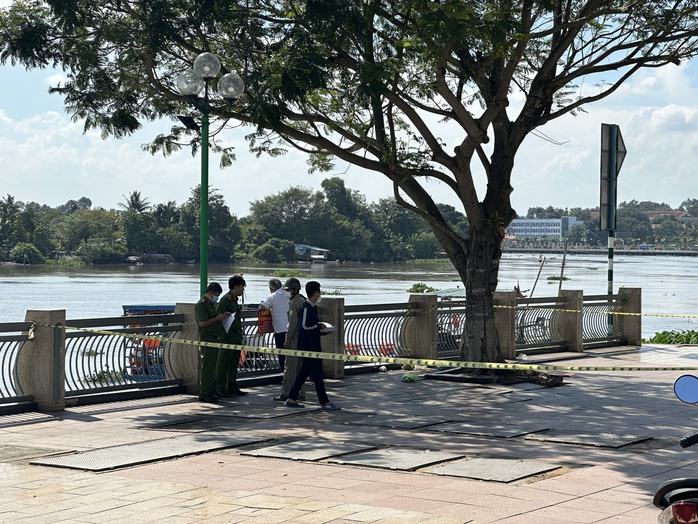 Phát hiện thi thể nam thanh niên trên sông Sài Gòn, nghi tự tử do thất tình - Ảnh 1.