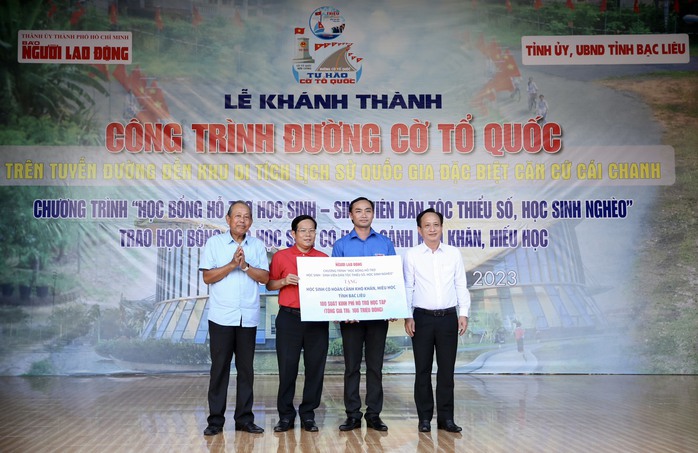 Khánh thành Đường cờ Tổ quốc dài 25 km ở Bạc Liêu - Ảnh 10.