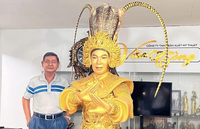Tác giả bức tượng 3D của nghệ sĩ Vũ Linh nói gì khi bị đồn làm bằng sáp - Ảnh 1.