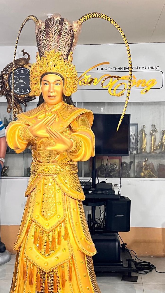 Tác giả bức tượng 3D của nghệ sĩ Vũ Linh nói gì khi bị đồn làm bằng sáp - Ảnh 3.