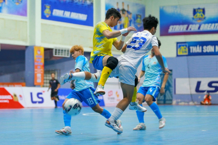 Cao Bằng cùng cựu HLV tuyển futsal Việt Nam vô địch giải U20 Quốc gia 2023 - Ảnh 6.