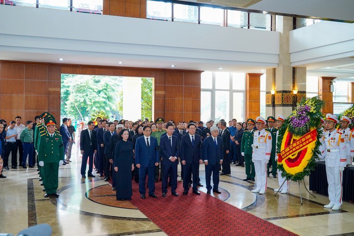 Lãnh đạo Đảng, Nhà nước viếng Phó Thủ tướng Lê Văn Thành - Ảnh 1. Lãnh đạo Đảng, Nhà nước viếng Phó Thủ tướng Lê Văn Thành - Ảnh 1.