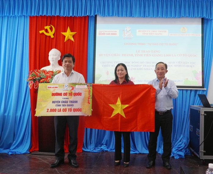 Sắp có thêm 2 tuyến Đường cờ Tổ quốc tại huyện Châu Thành, tỉnh Tiền Giang - Ảnh 1.